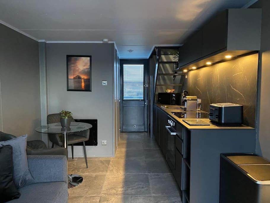 Seascape - Floating Home At Brighton Marina With Free Parking Екстериор снимка