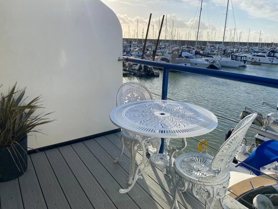 Seascape - Floating Home At Brighton Marina With Free Parking Екстериор снимка