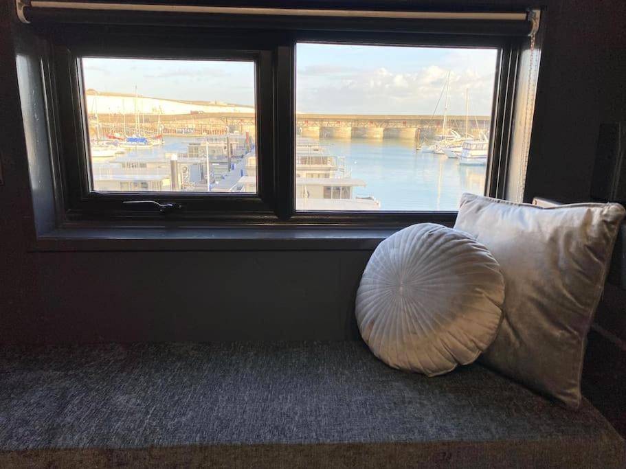 Seascape - Floating Home At Brighton Marina With Free Parking Екстериор снимка