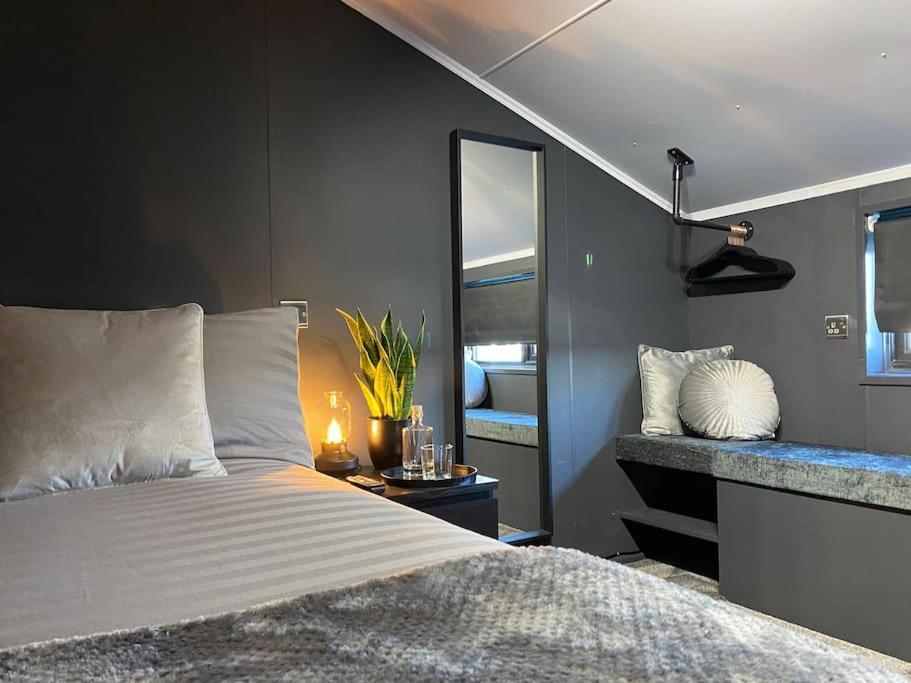 Seascape - Floating Home At Brighton Marina With Free Parking Екстериор снимка