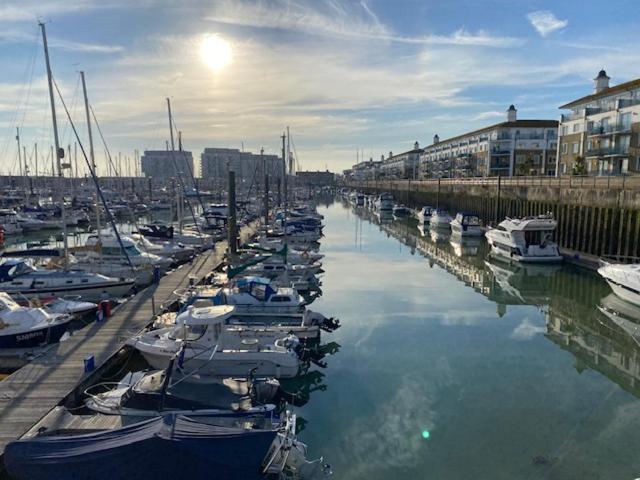 Seascape - Floating Home At Brighton Marina With Free Parking Екстериор снимка
