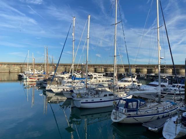 Seascape - Floating Home At Brighton Marina With Free Parking Екстериор снимка